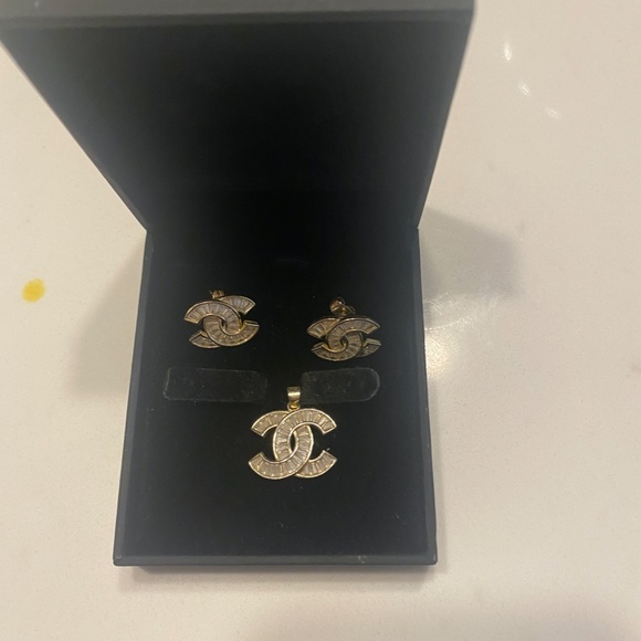 Chanel Gold Jewelry Set - Picture 2 of 3